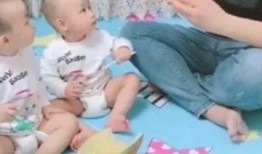 宝宝吃瓜的动作视频