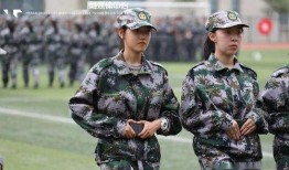军训吃瓜女孩,揭秘军营里的青春故事