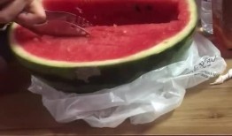 寝室吃瓜现场,揭秘校园里的“瓜界风云”