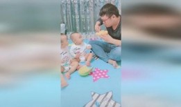 宝宝吃瓜的动作视频