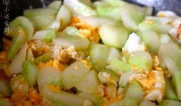 三月瓜煎着吃,传统美食的现代演绎