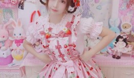 吃瓜情侣洛丽塔,吃瓜情侣的甜蜜与争议