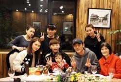 在法庭里吃瓜,一场意外的庭审奇观