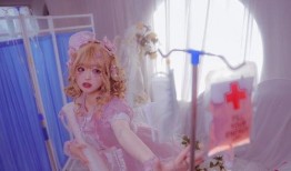 吃瓜情侣洛丽塔,吃瓜情侣的甜蜜与争议