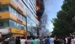 新宿吃瓜围观,一场热闹非凡的吃瓜围观大戏